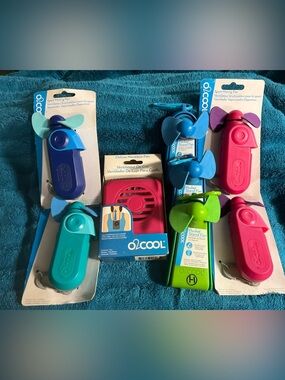O2 Cool Lot Of 8! 4 Sport Misting Fans 1 Deluxe Necklace Fan, 3 Pocket Stand Fan